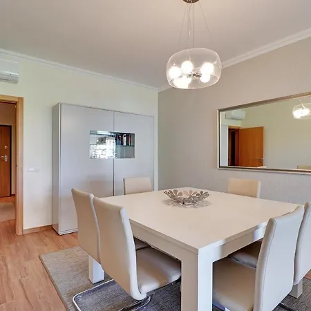 Paradise With Pool By Homing Apartamento *